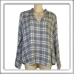 Anthropologie Cloth & Stone Grey Plaid Long Sleeve Top Ruffled Neck Size Small
